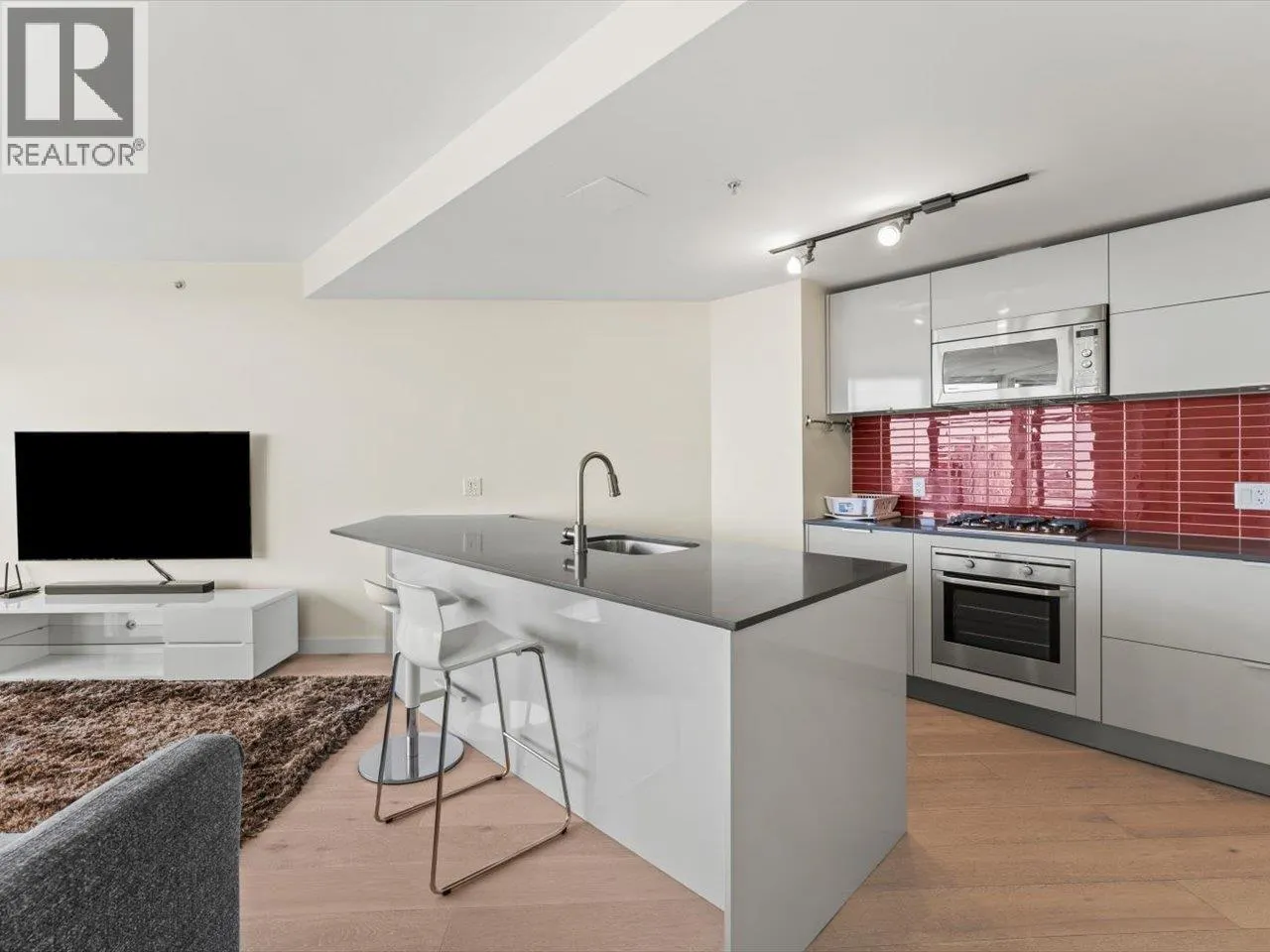 3307 128 W CORDOVA STREET