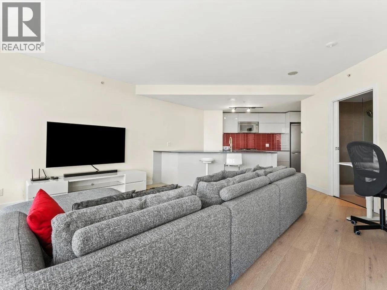 3307 128 W CORDOVA STREET