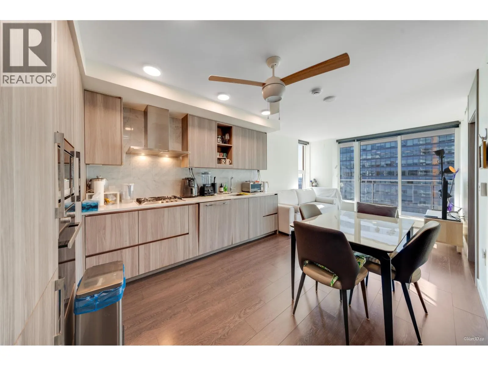 1902 455 SW MARINE DRIVE