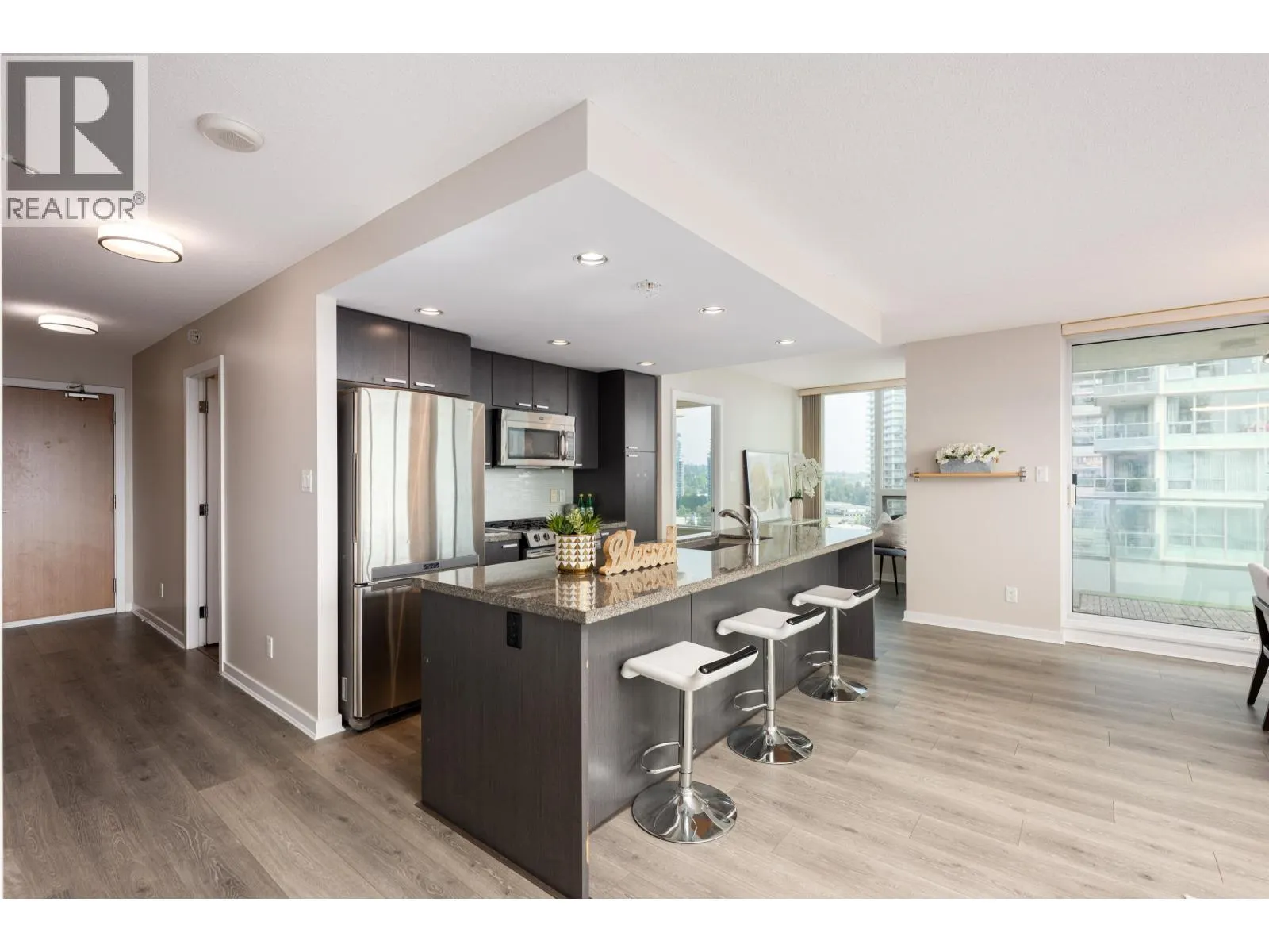 1403 2200 DOUGLAS ROAD