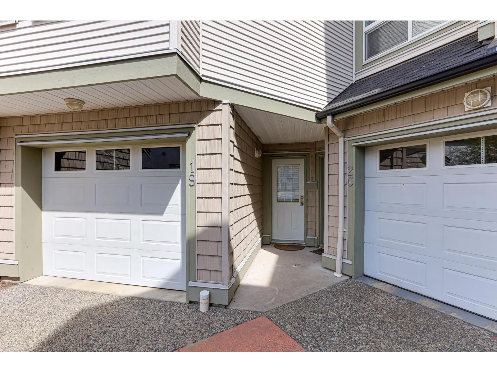 19 8638 159 STREET