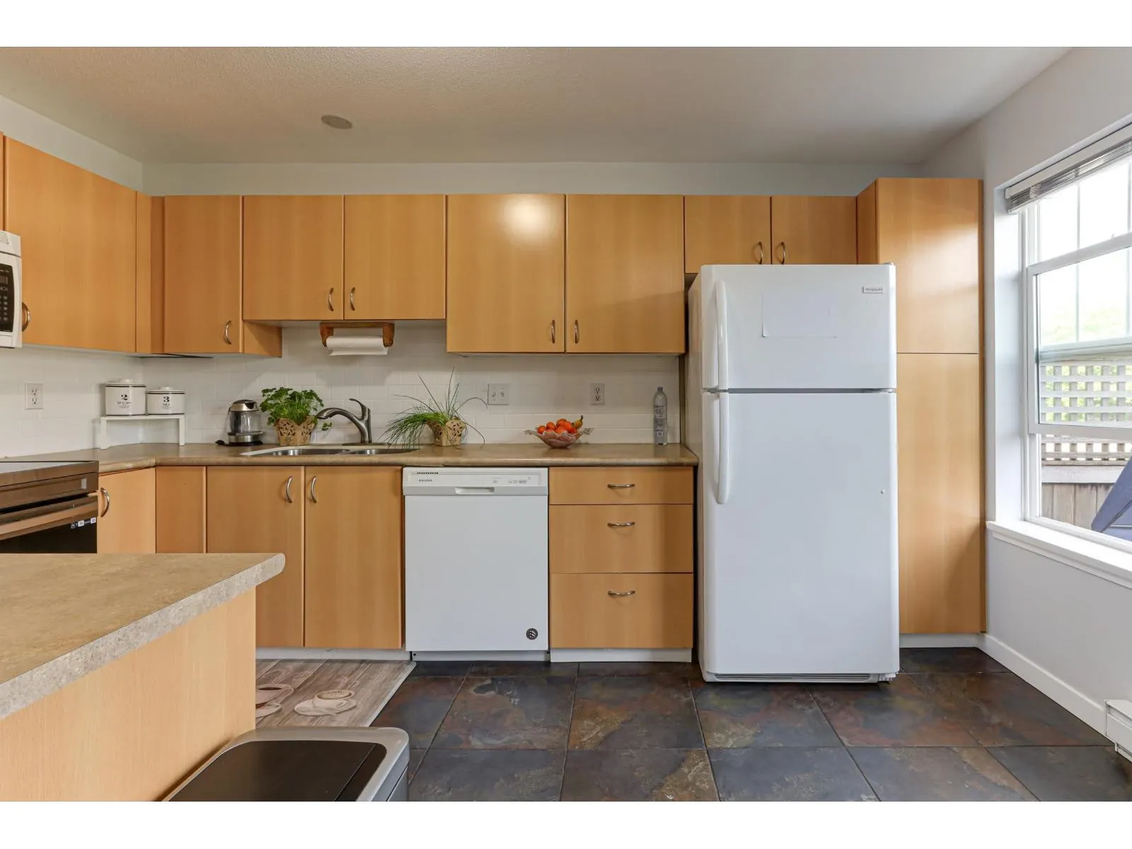 19 8638 159 STREET