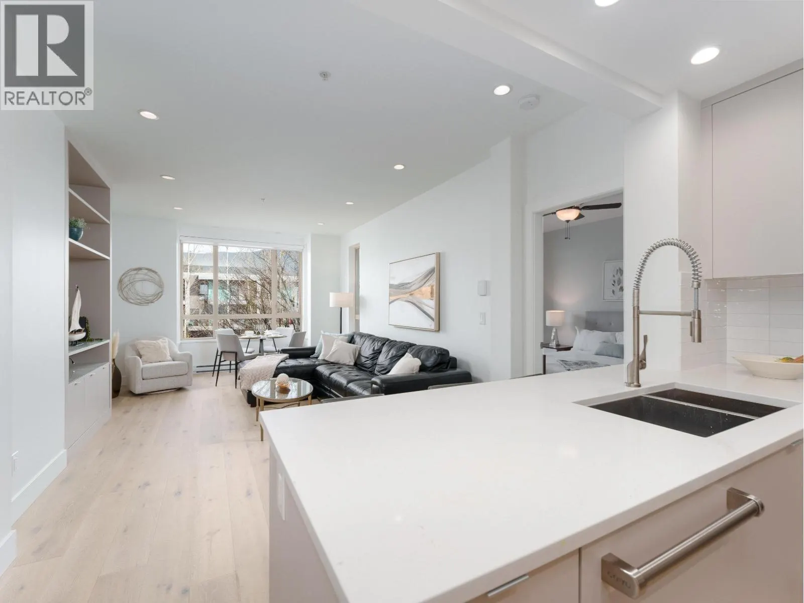 422 580 RAVEN WOODS DRIVE