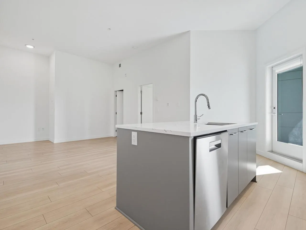 617 10777 138 STREET