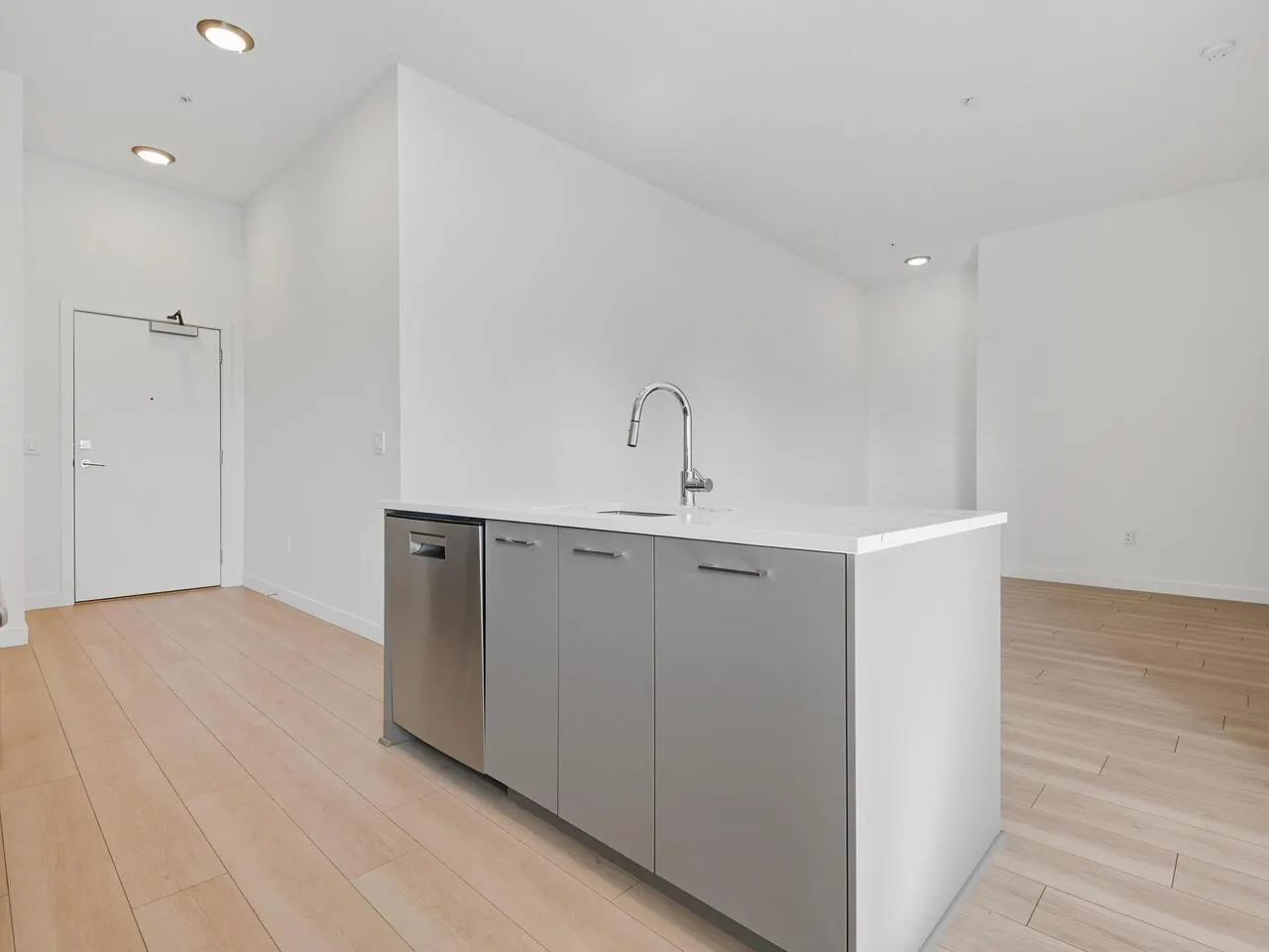 617 10777 138 STREET