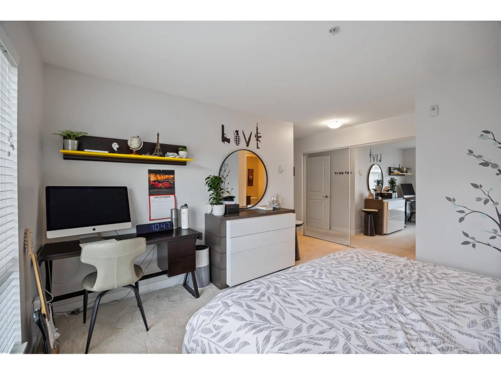 201 15745 CROYDON DRIVE