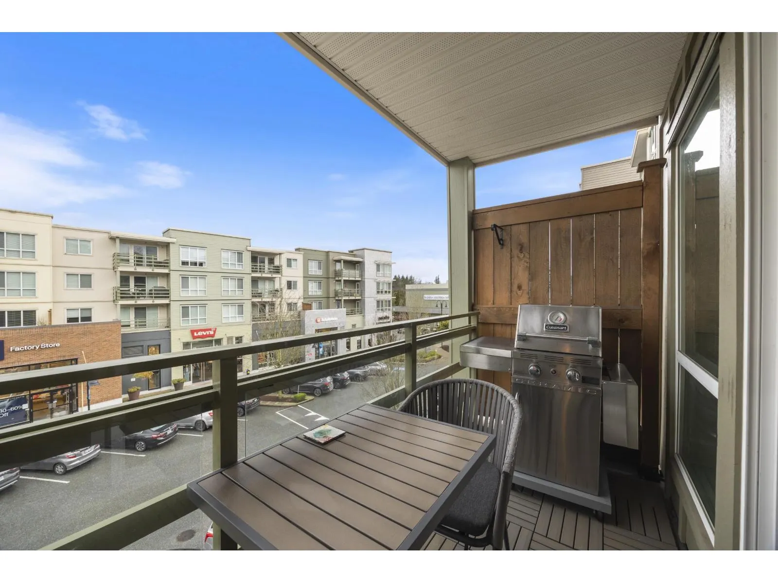 201 15745 CROYDON DRIVE