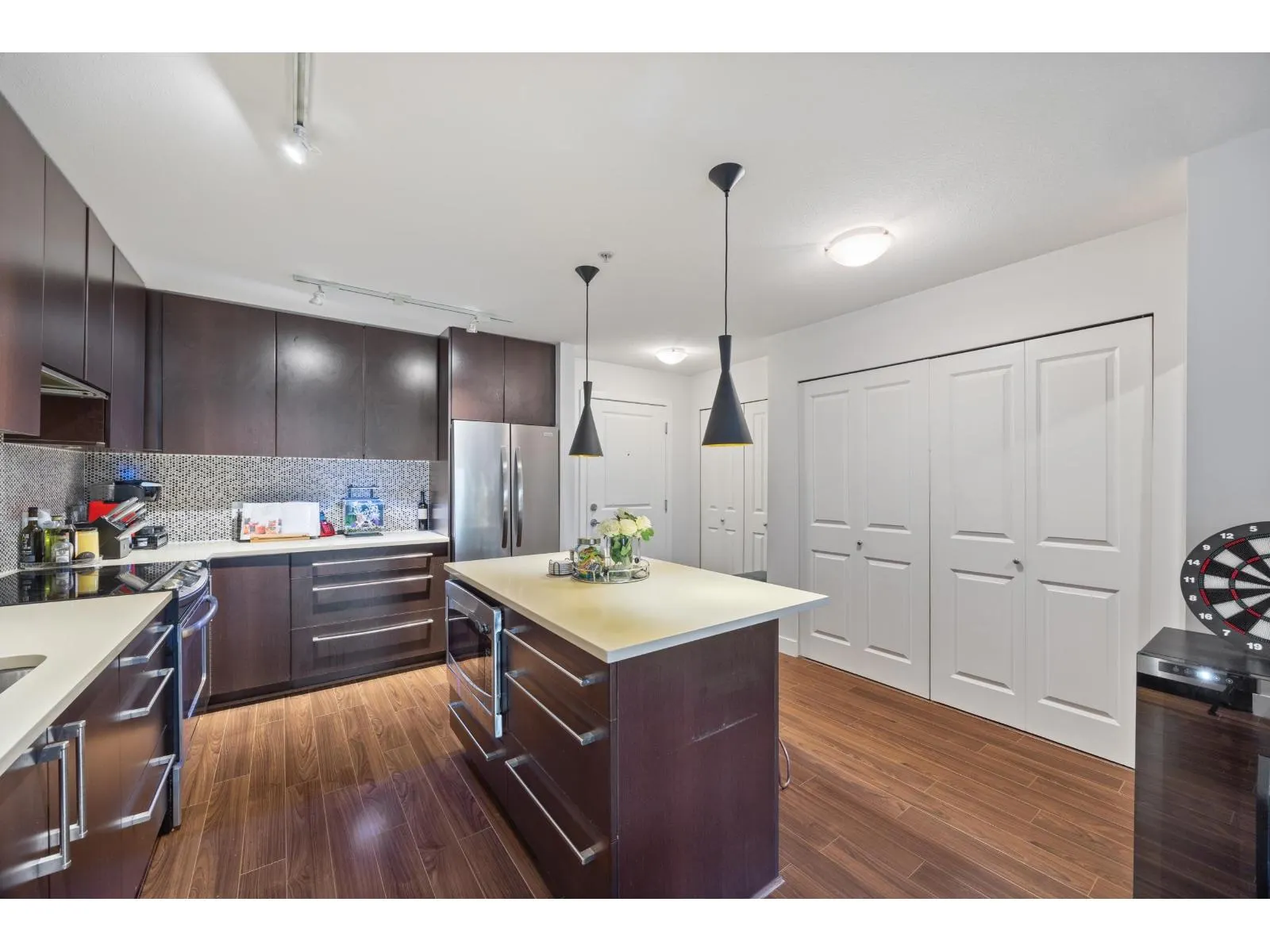 201 15745 CROYDON DRIVE