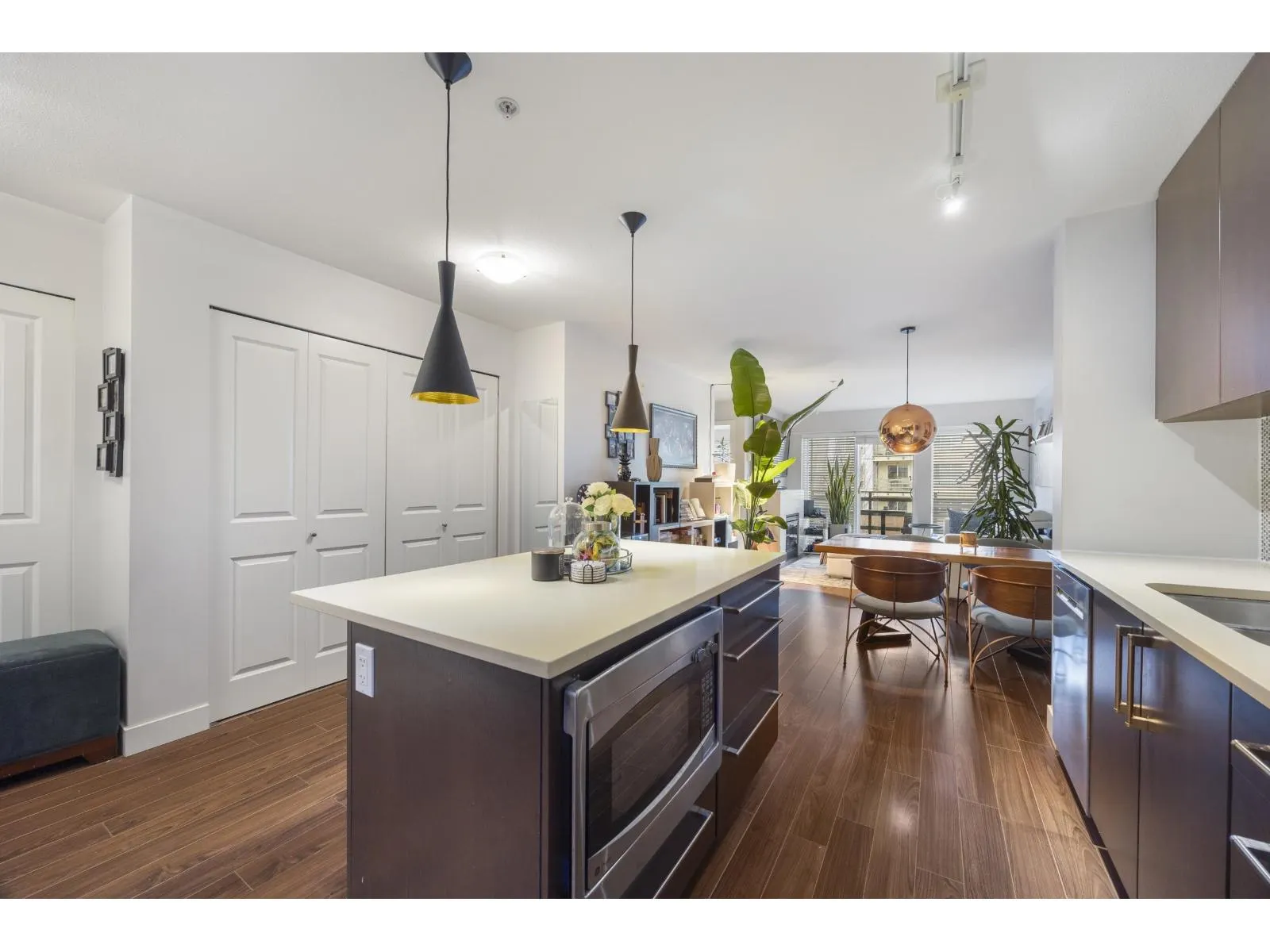 201 15745 CROYDON DRIVE