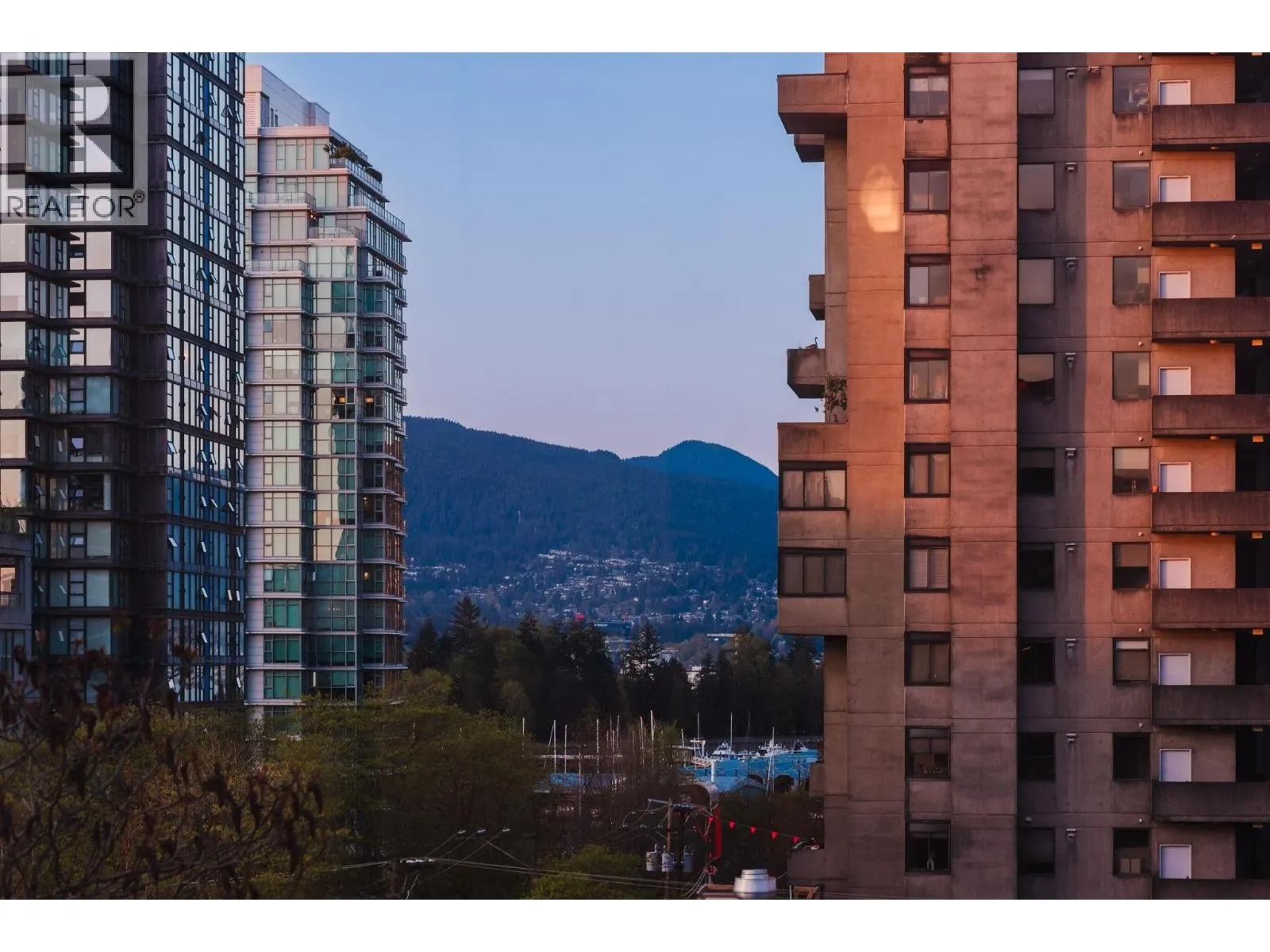PH7 1688 ROBSON STREET