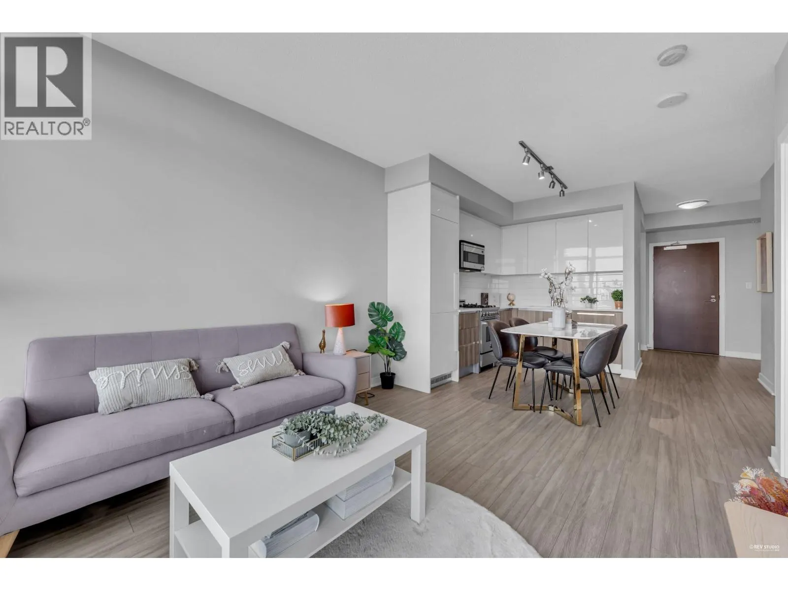 3002 4900 LENNOX LANE