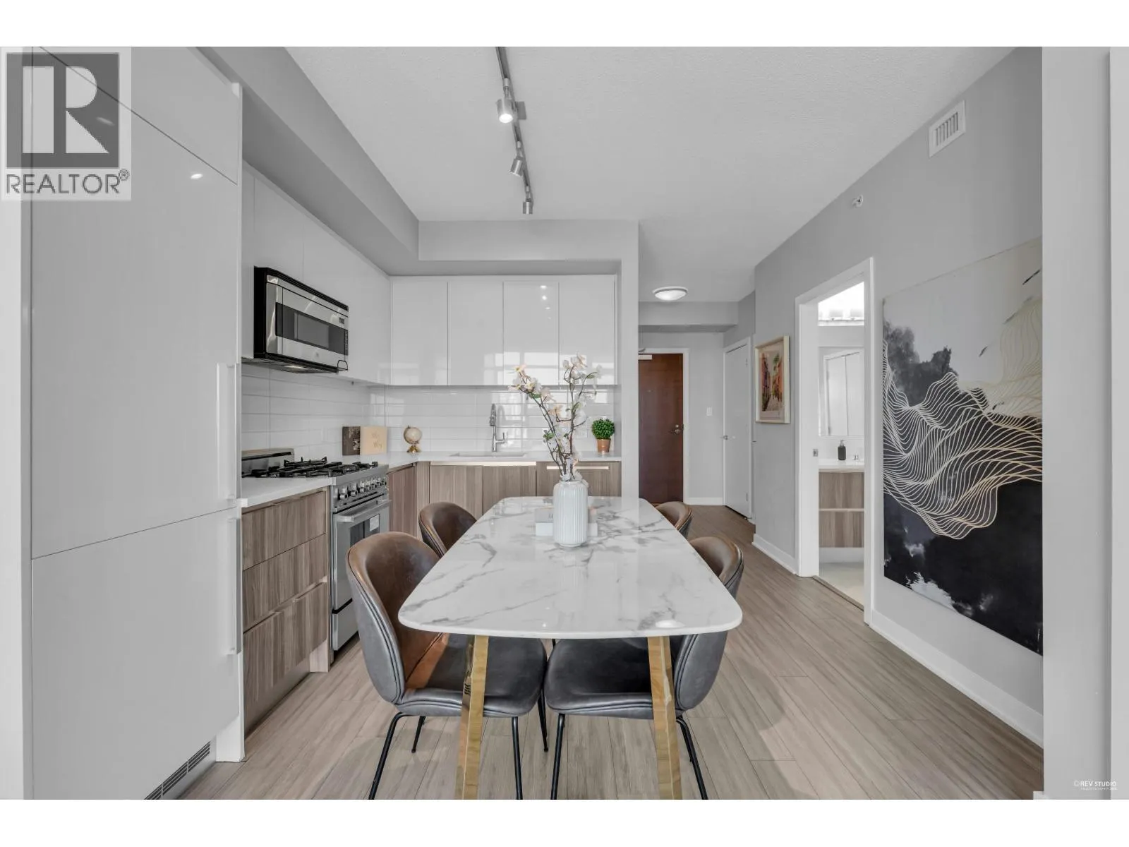 3002 4900 LENNOX LANE