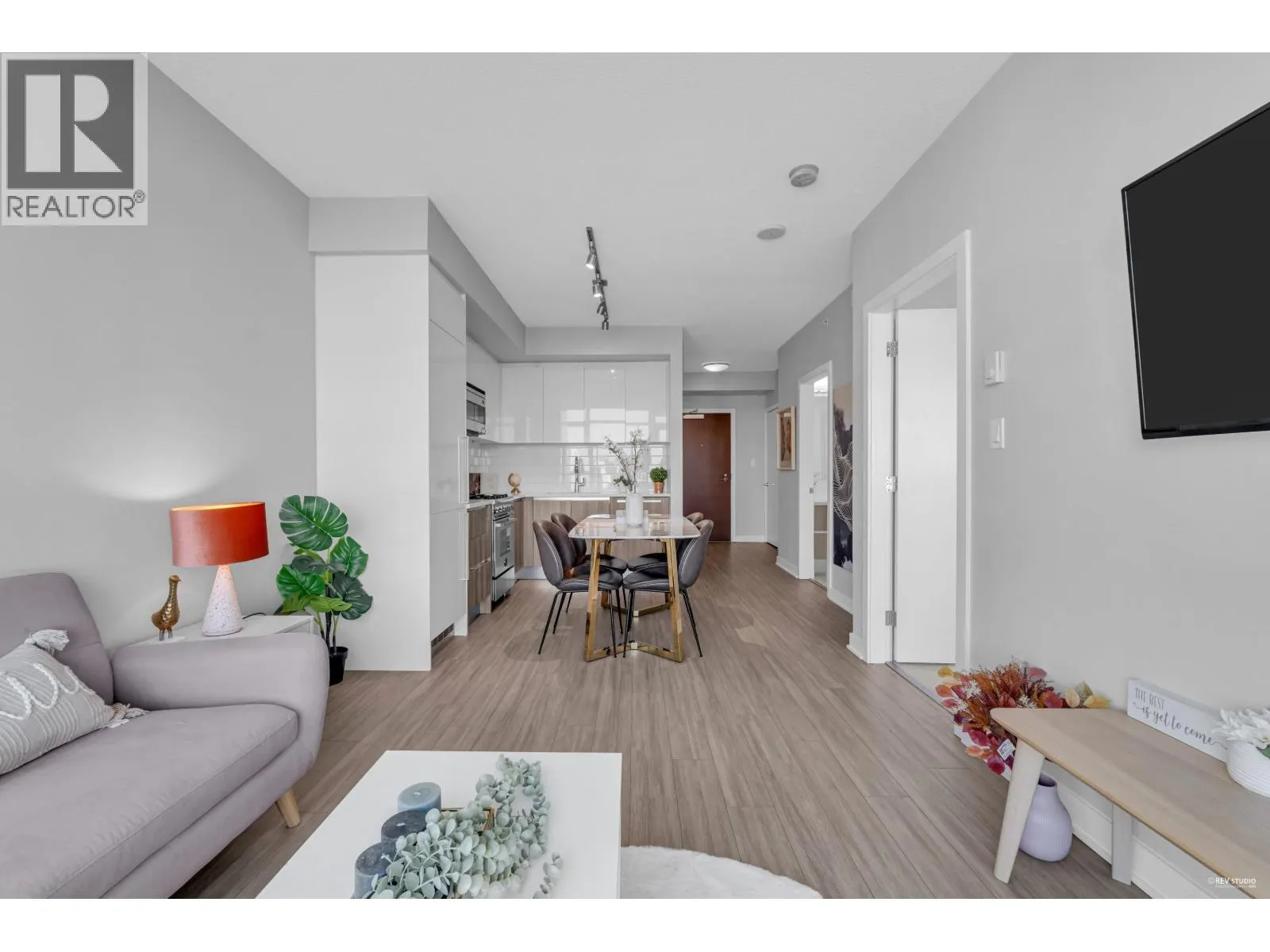 3002 4900 LENNOX LANE