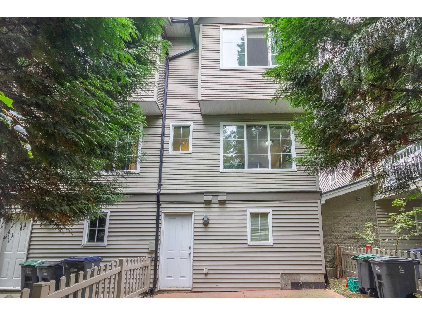 89 12778 66 AVENUE