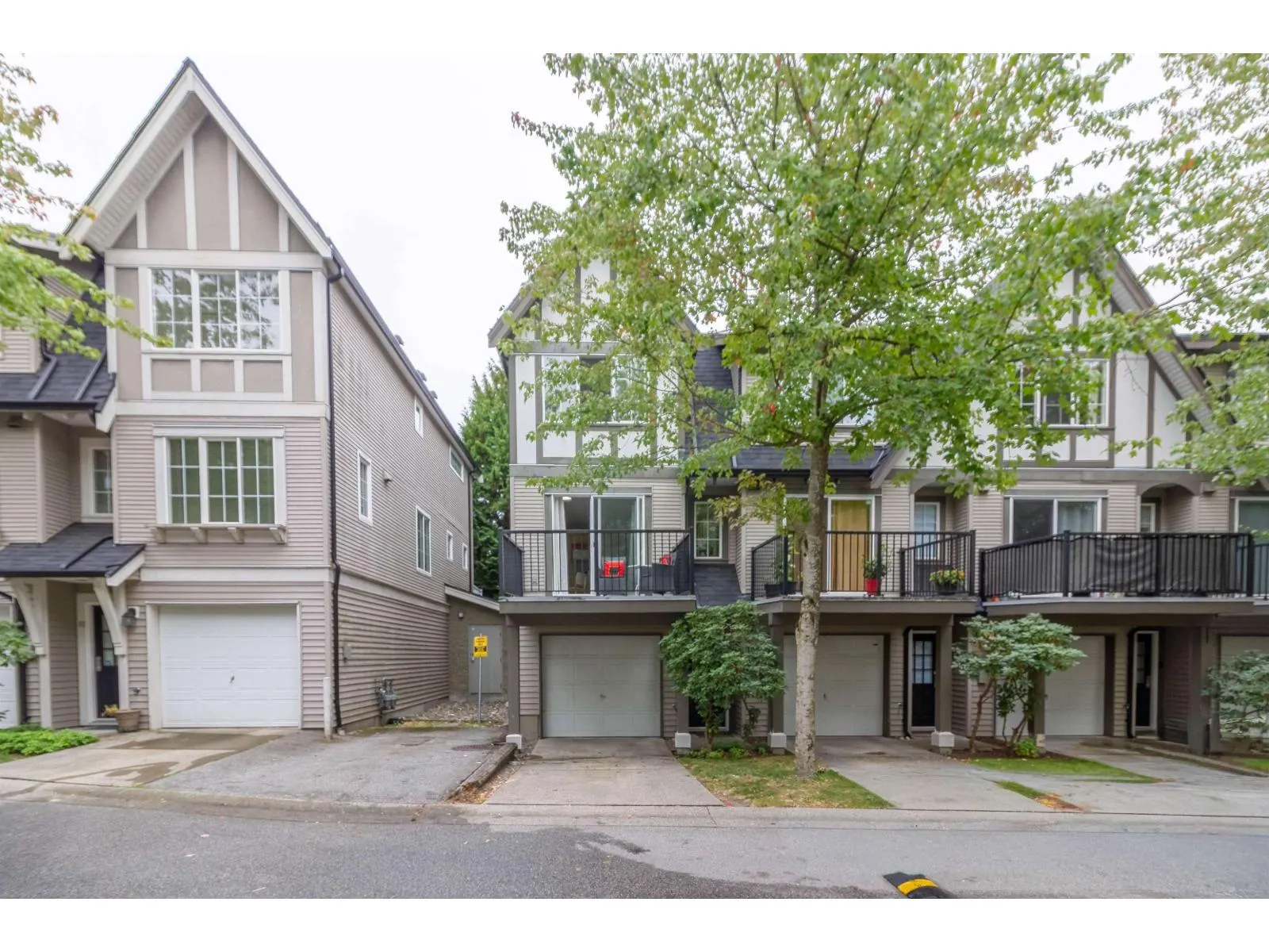 89 12778 66 AVENUE