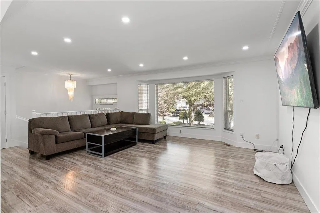 6755 LORNE DRIVE|Sardis South