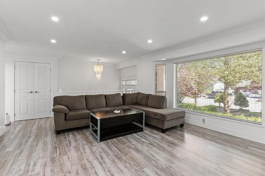 6755 LORNE DRIVE|Sardis South
