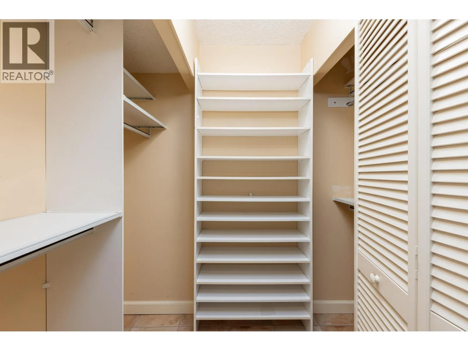 1009 1450 PENNYFARTHING DRIVE