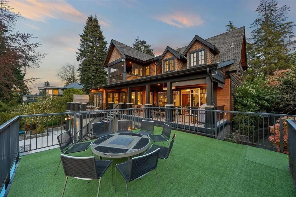 2737 CRESCENT DRIVE