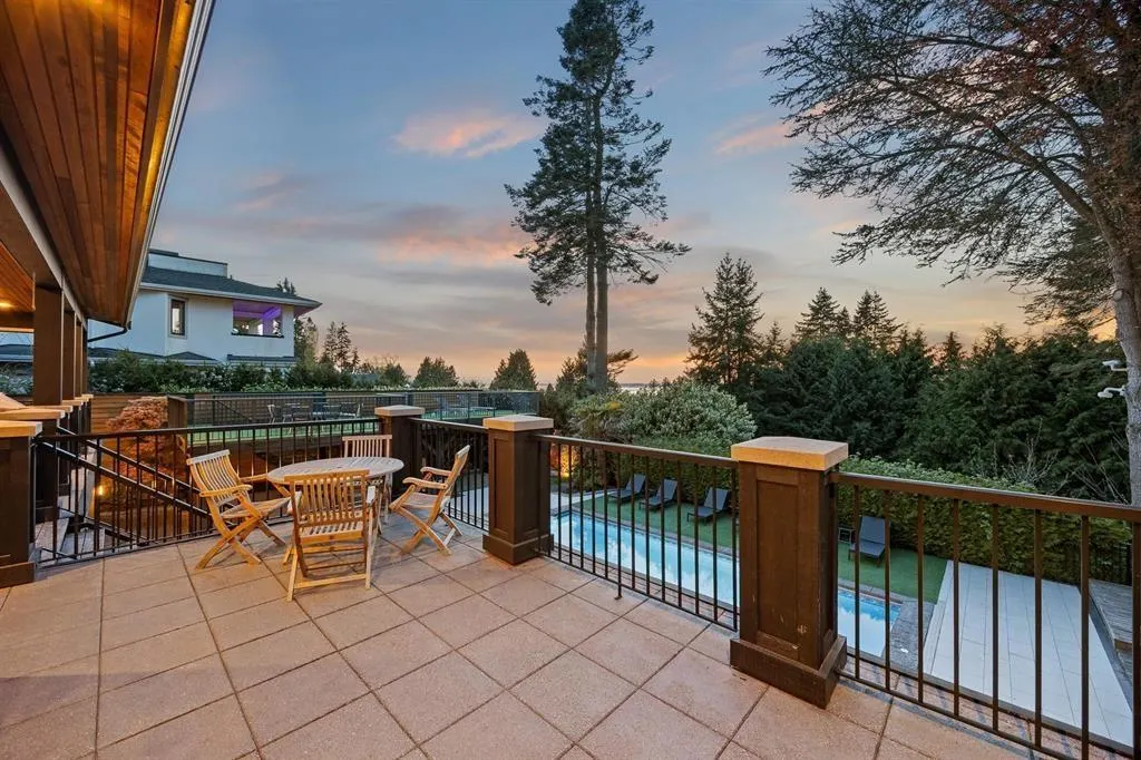2737 CRESCENT DRIVE