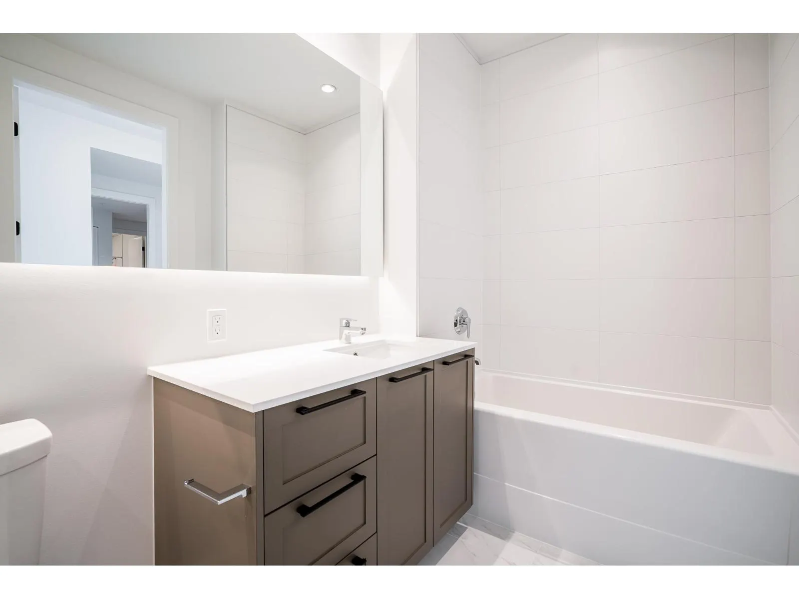201 13929 105 BOULEVARD