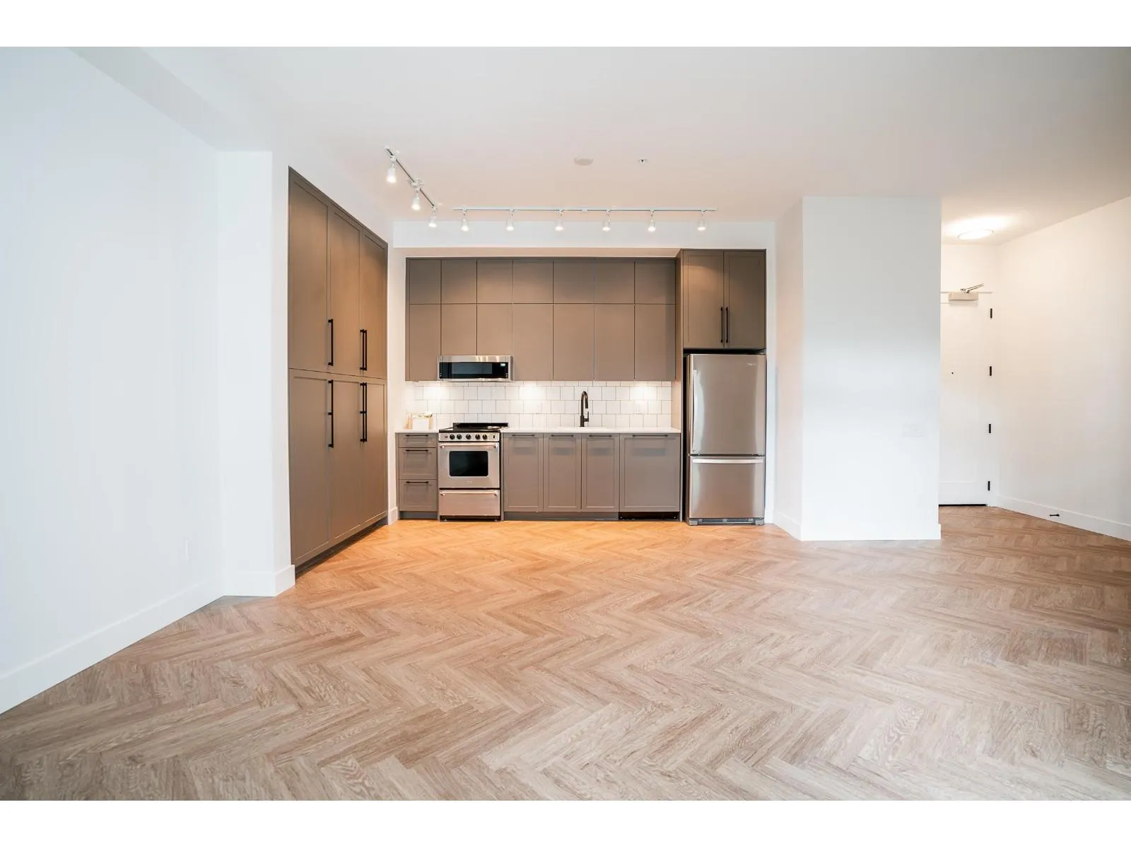 201 13929 105 BOULEVARD
