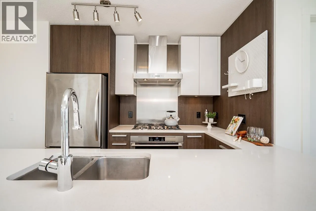 2203 3007 GLEN DRIVE