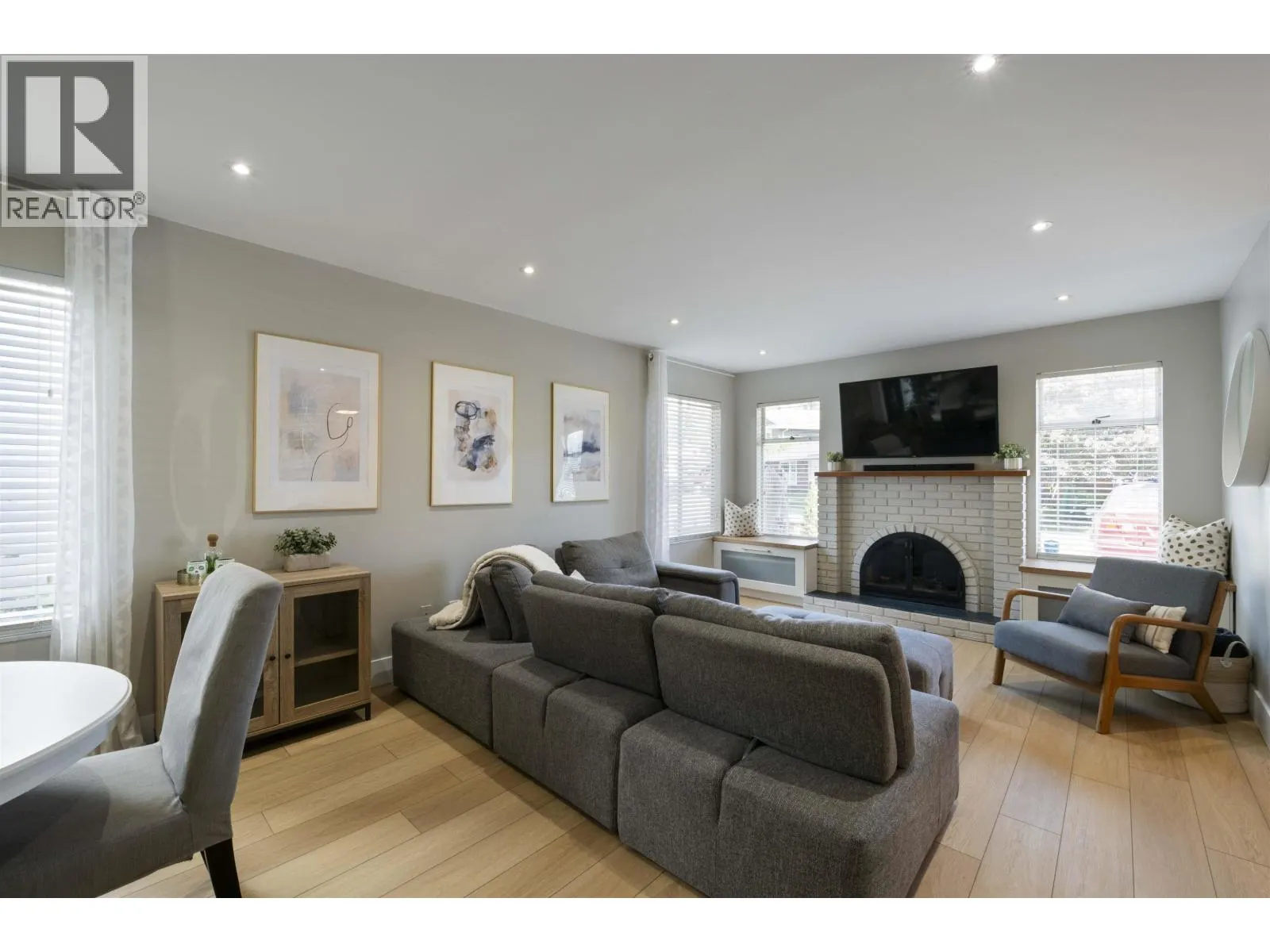 1261 RIVER DRIVE
