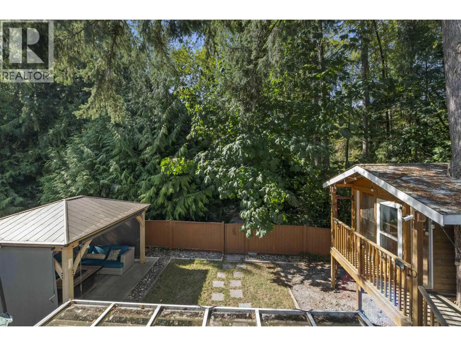 1261 RIVER DRIVE