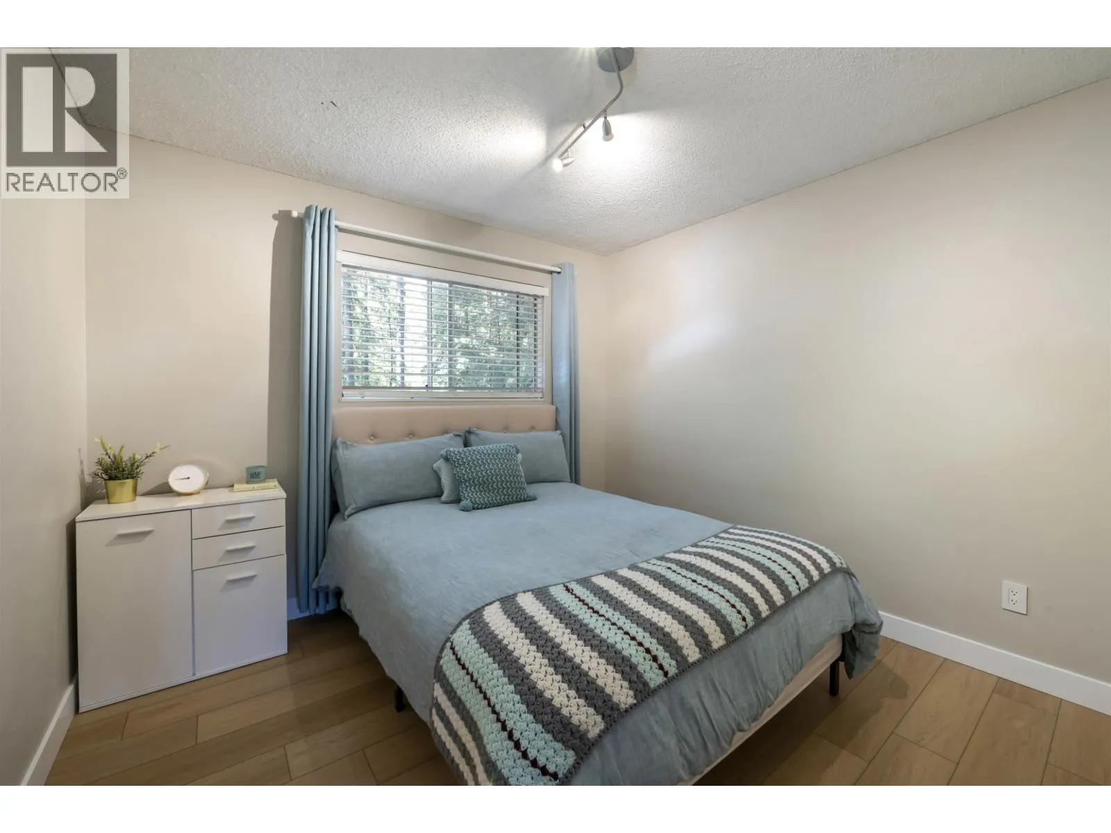 1261 RIVER DRIVE