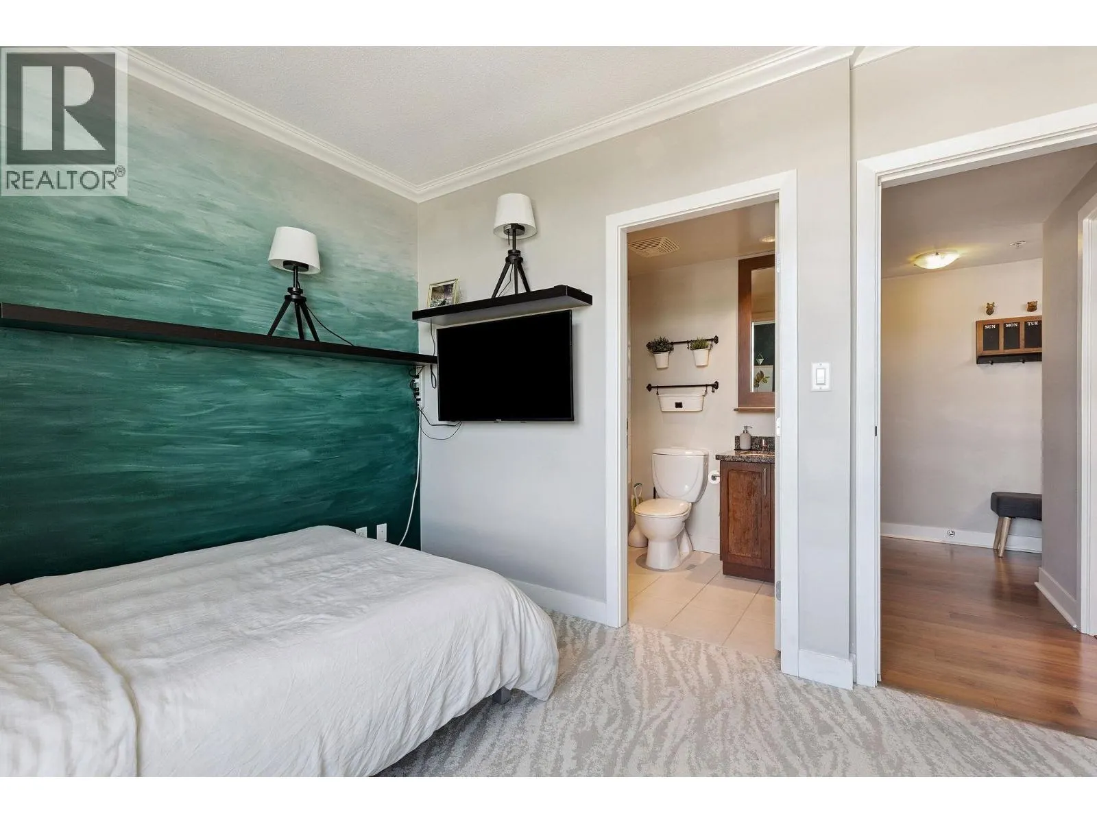 619 2268 W BROADWAY