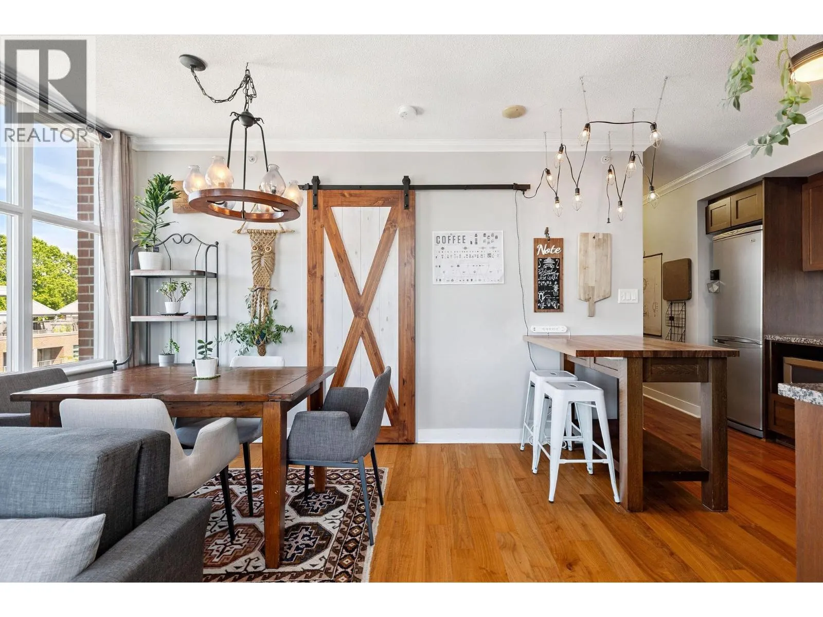 619 2268 W BROADWAY