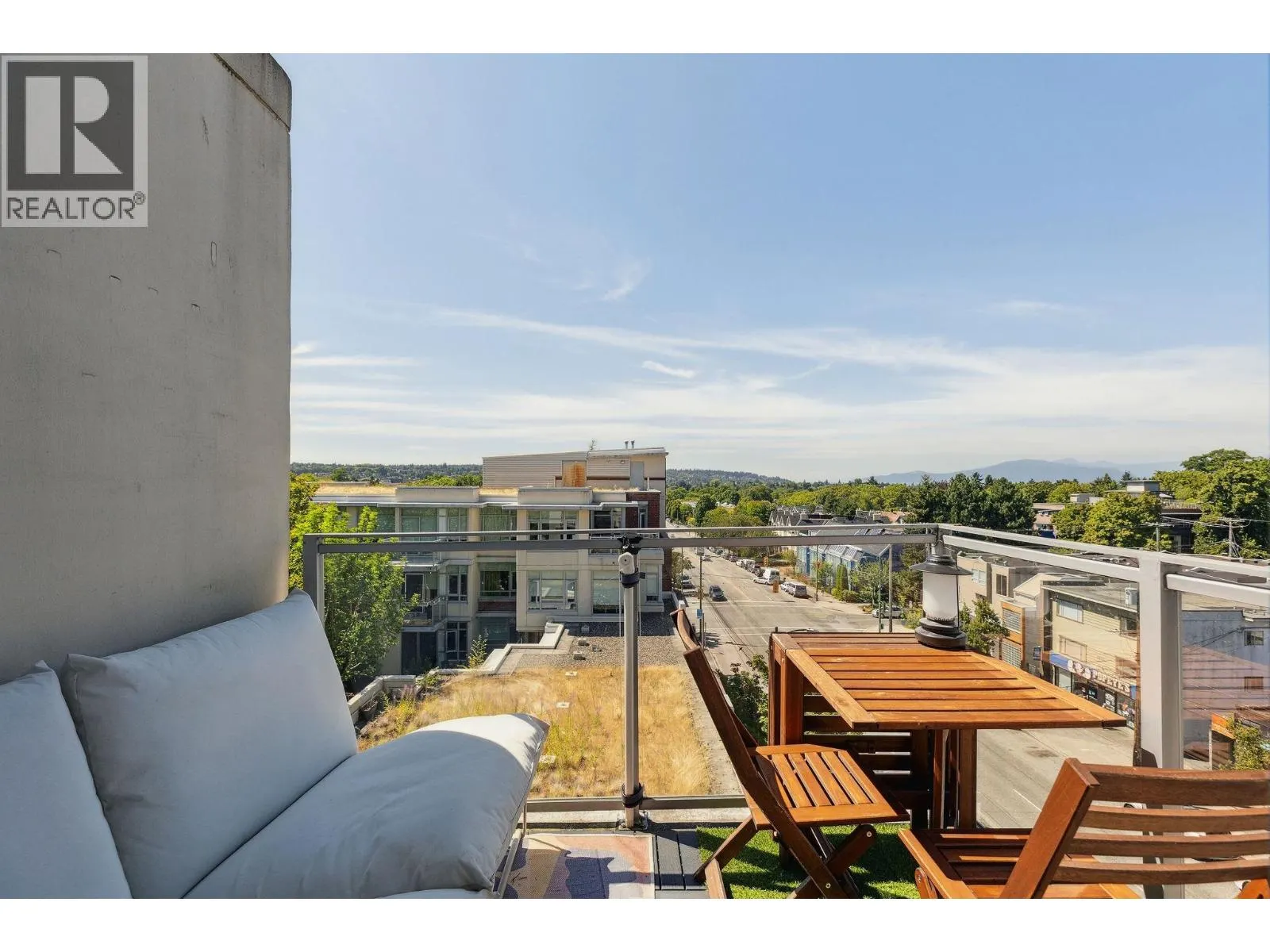 619 2268 W BROADWAY