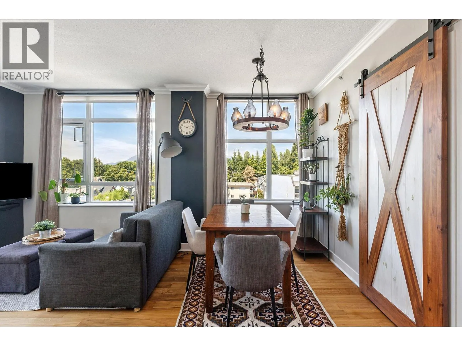 619 2268 W BROADWAY