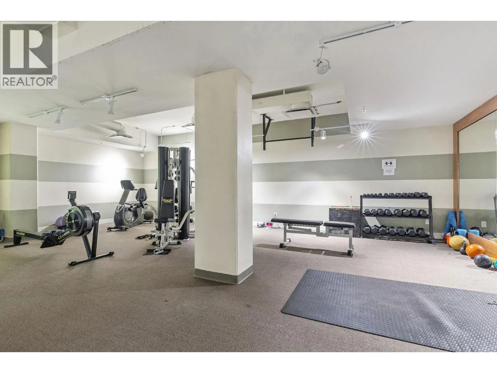 619 2268 W BROADWAY