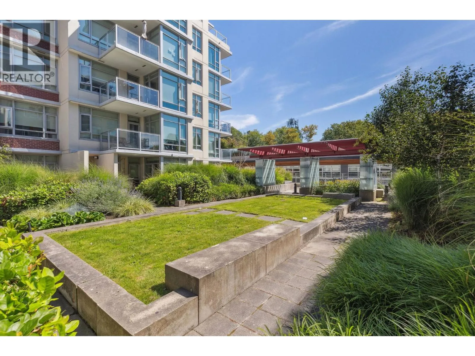 619 2268 W BROADWAY