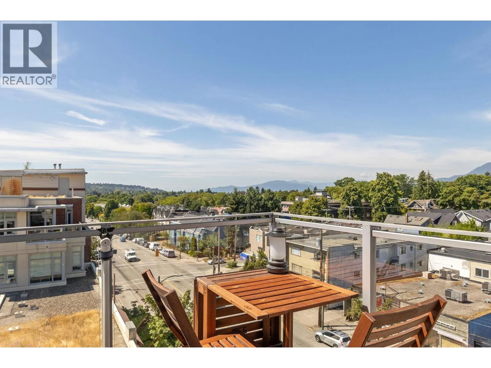 619 2268 W BROADWAY
