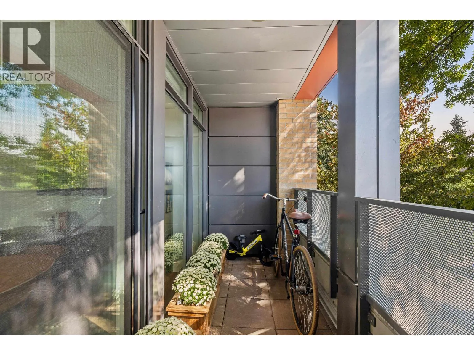 214 2250 COMMERCIAL DRIVE
