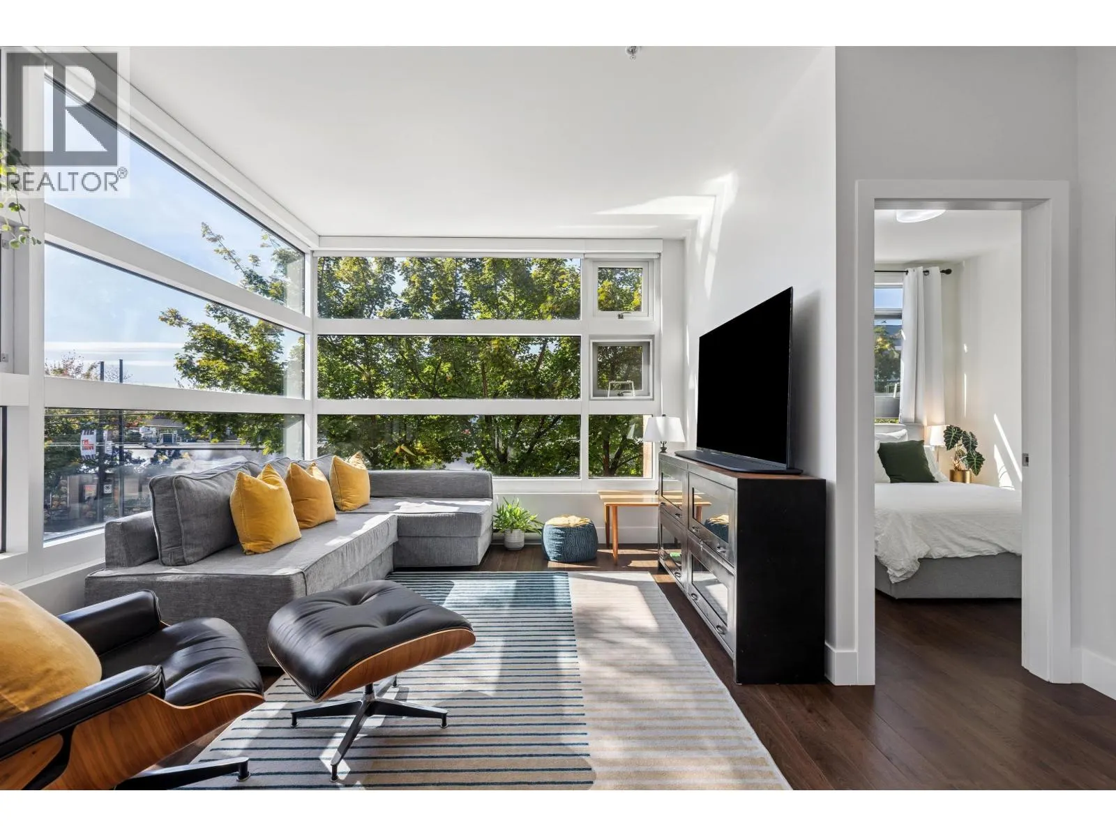 214 2250 COMMERCIAL DRIVE