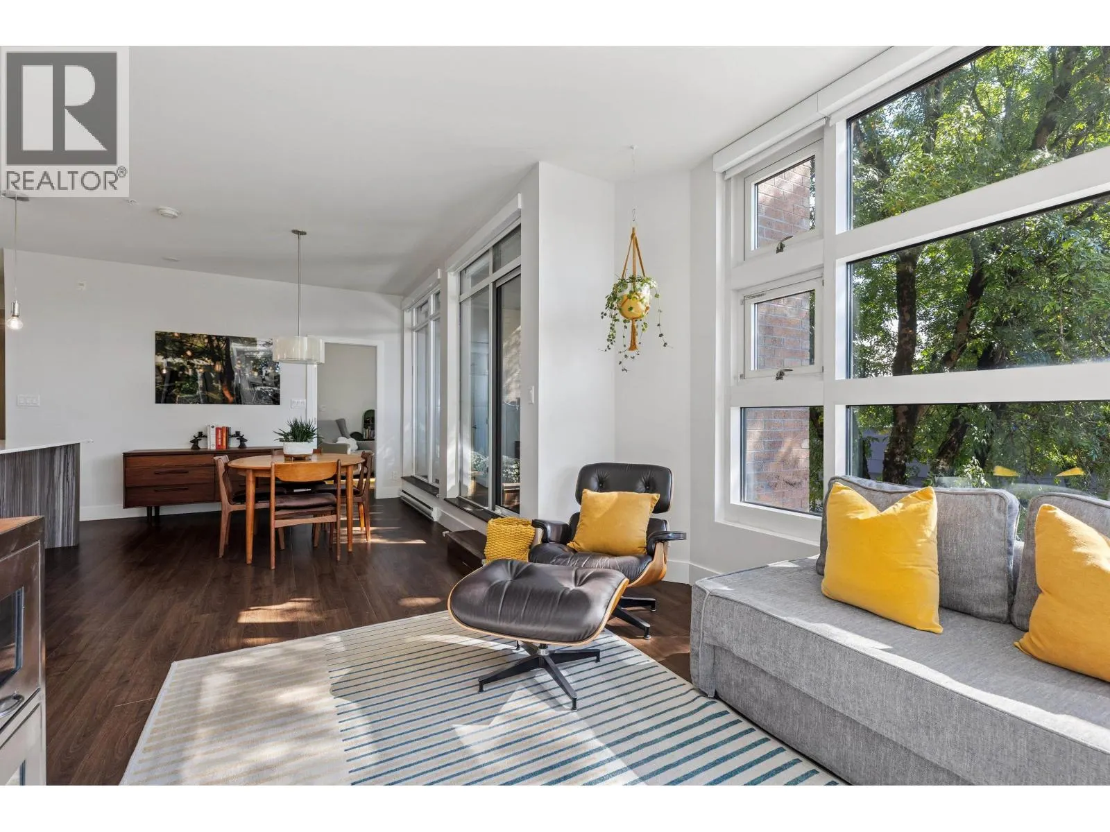 214 2250 COMMERCIAL DRIVE