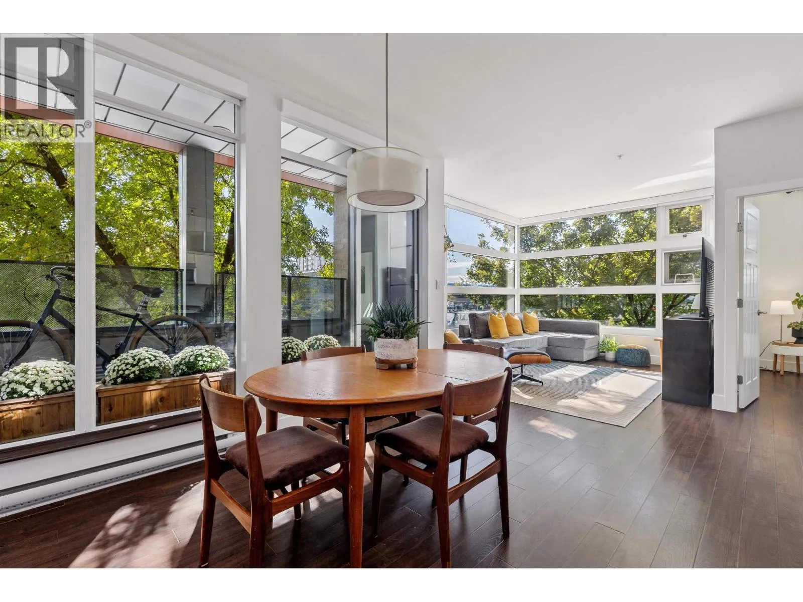 214 2250 COMMERCIAL DRIVE