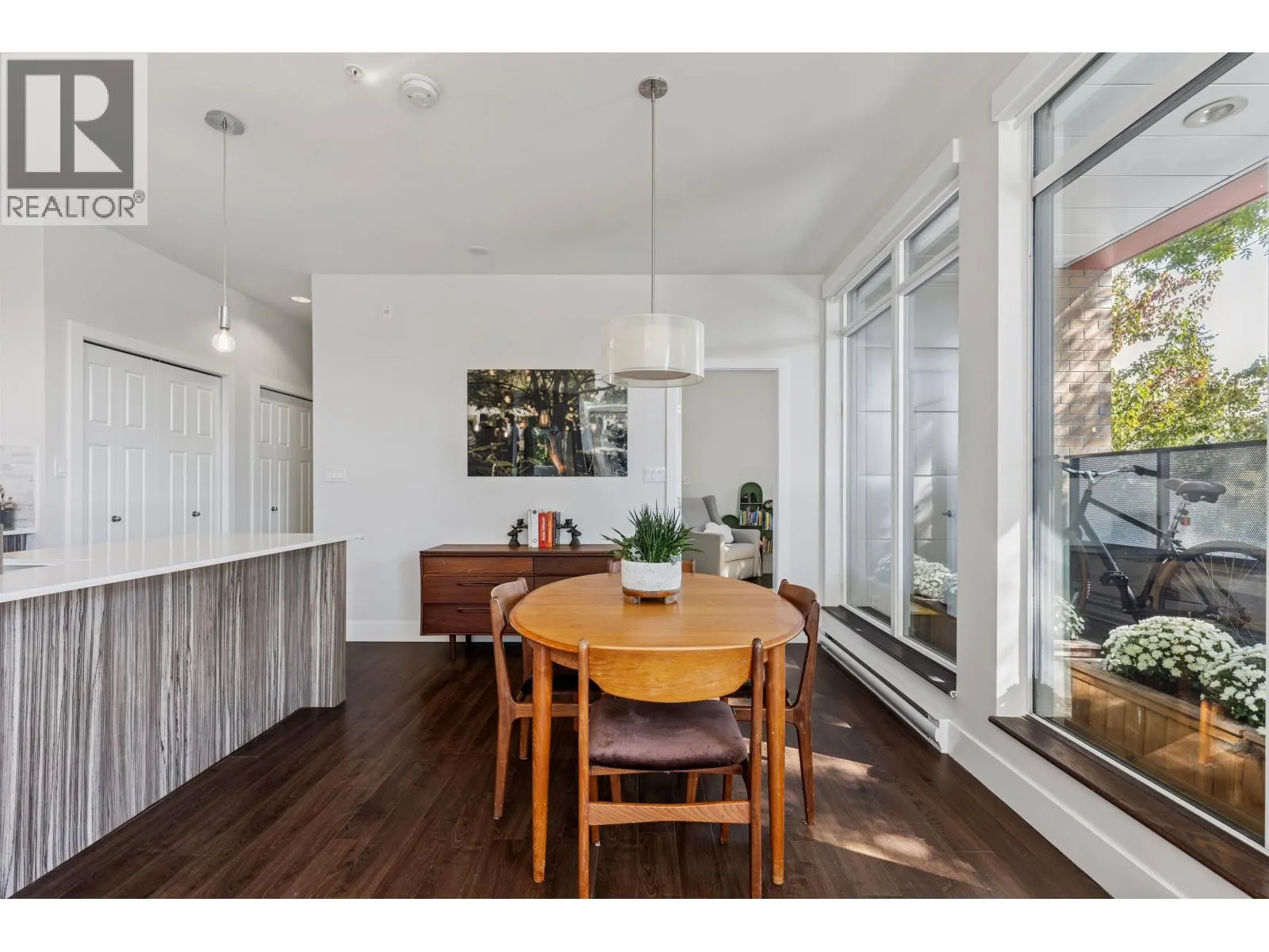 214 2250 COMMERCIAL DRIVE