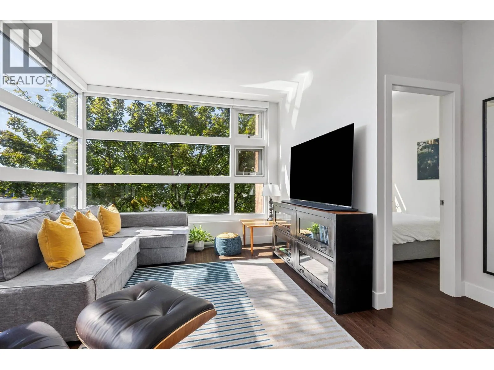 214 2250 COMMERCIAL DRIVE