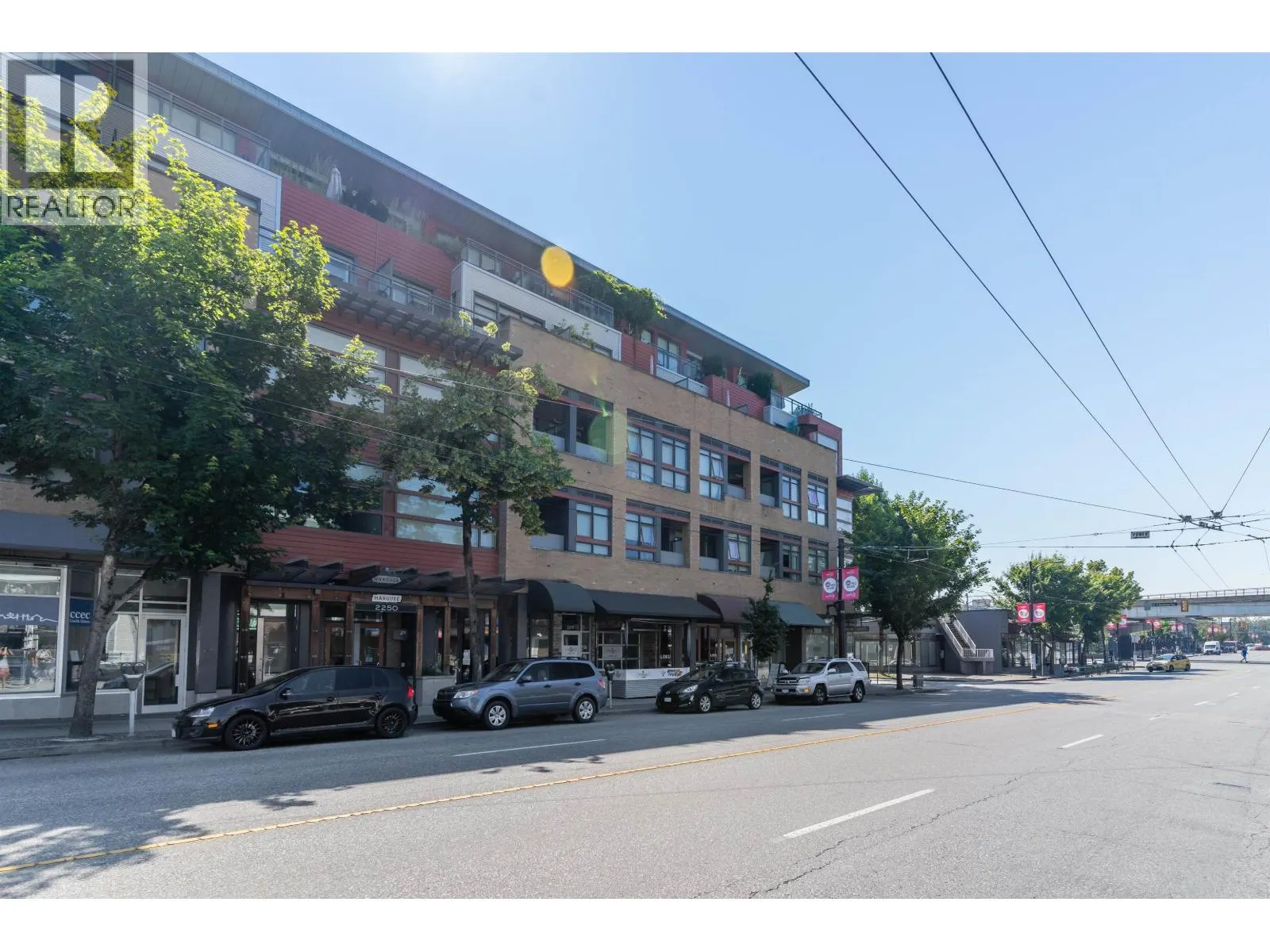 214 2250 COMMERCIAL DRIVE