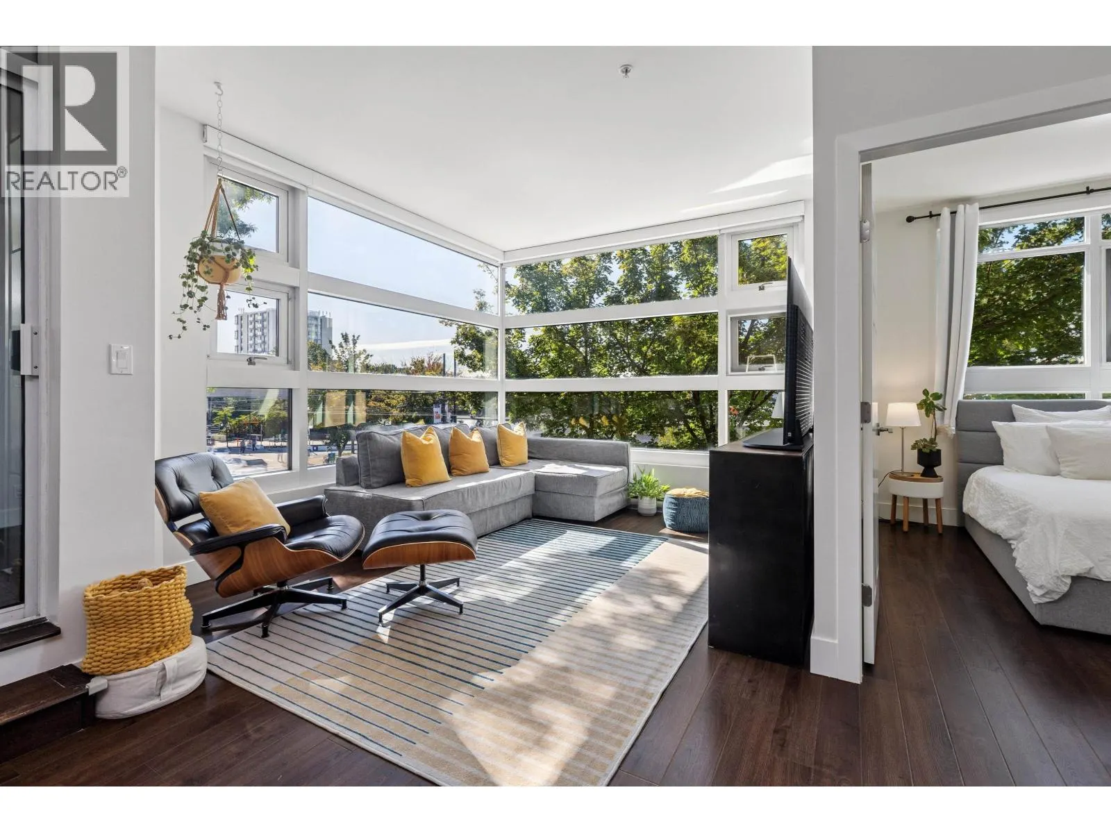 214 2250 COMMERCIAL DRIVE