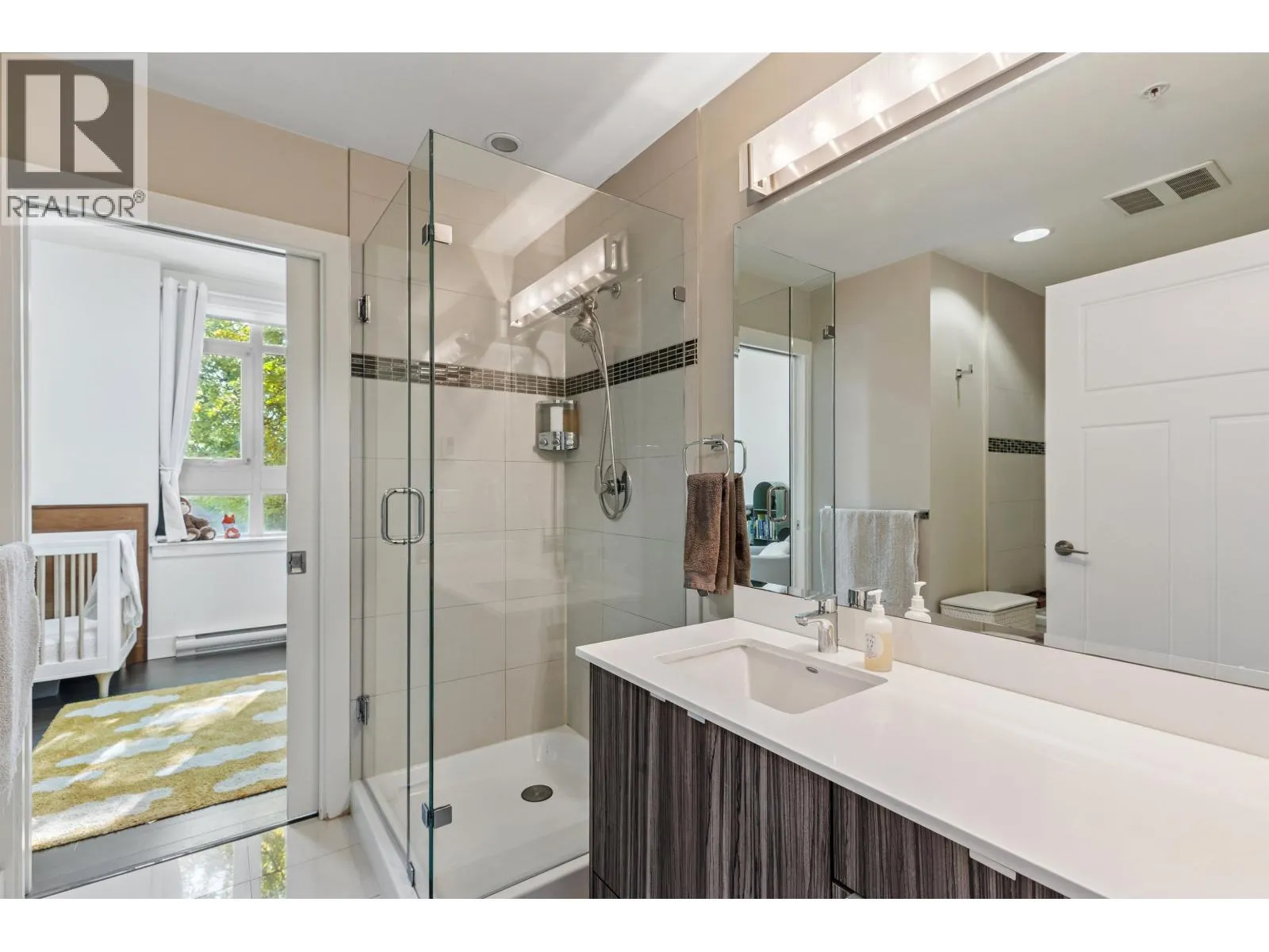 214 2250 COMMERCIAL DRIVE
