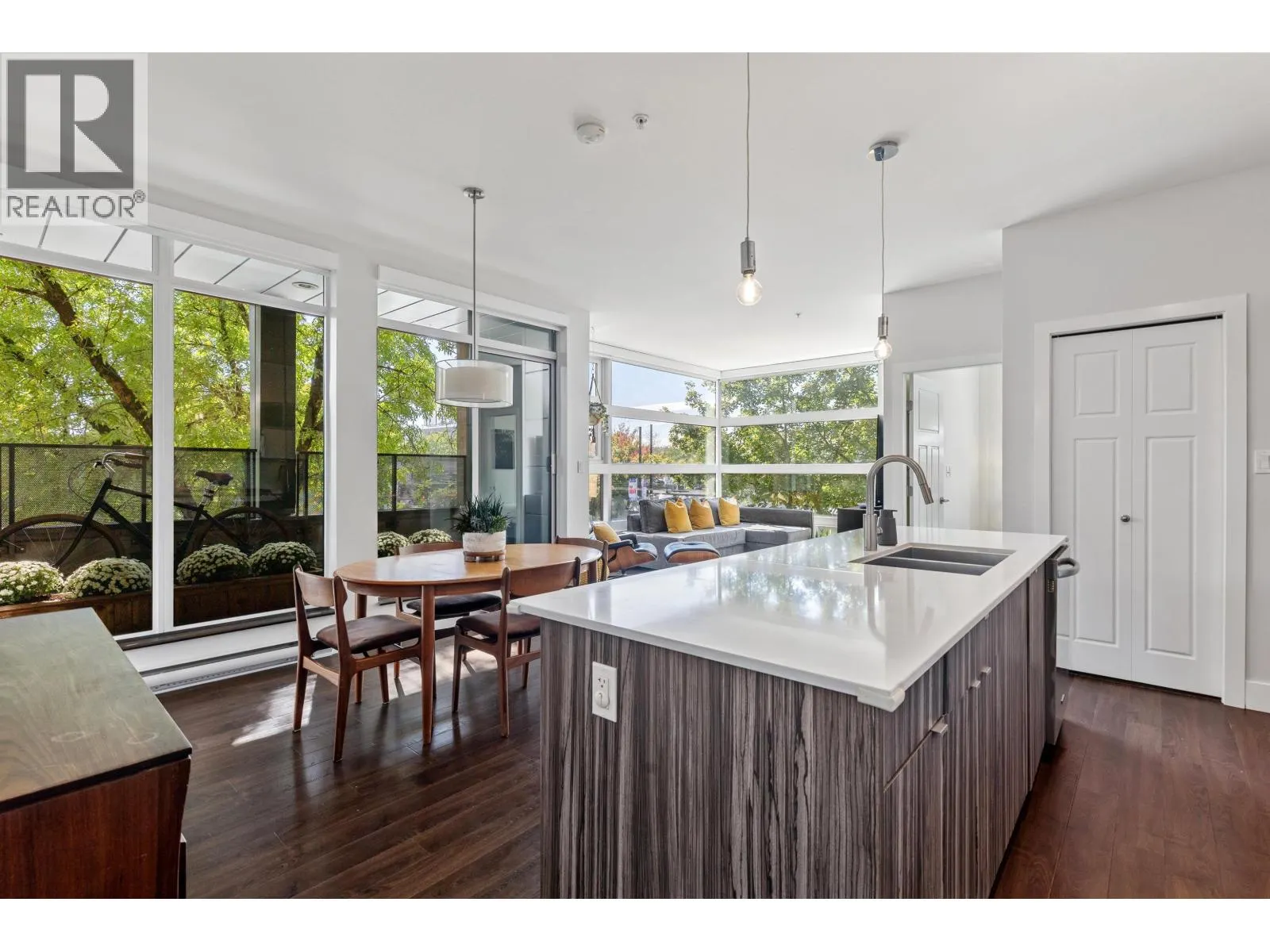 214 2250 COMMERCIAL DRIVE