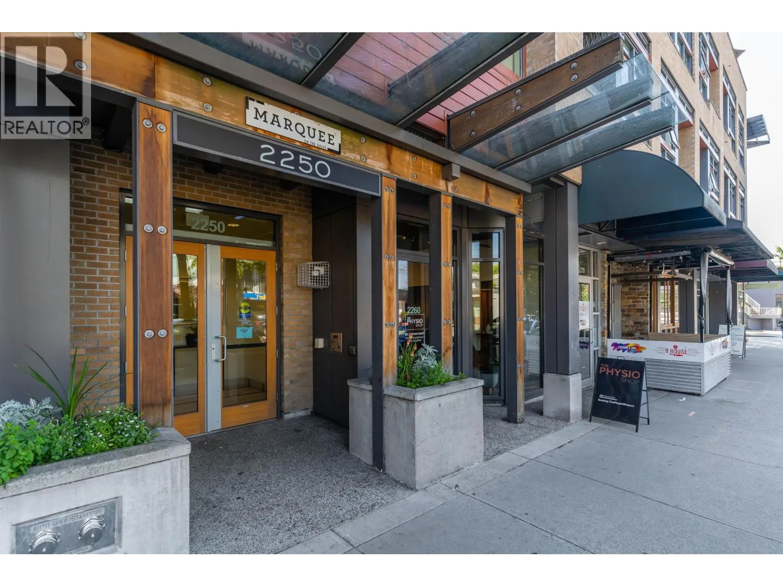 214 2250 COMMERCIAL DRIVE