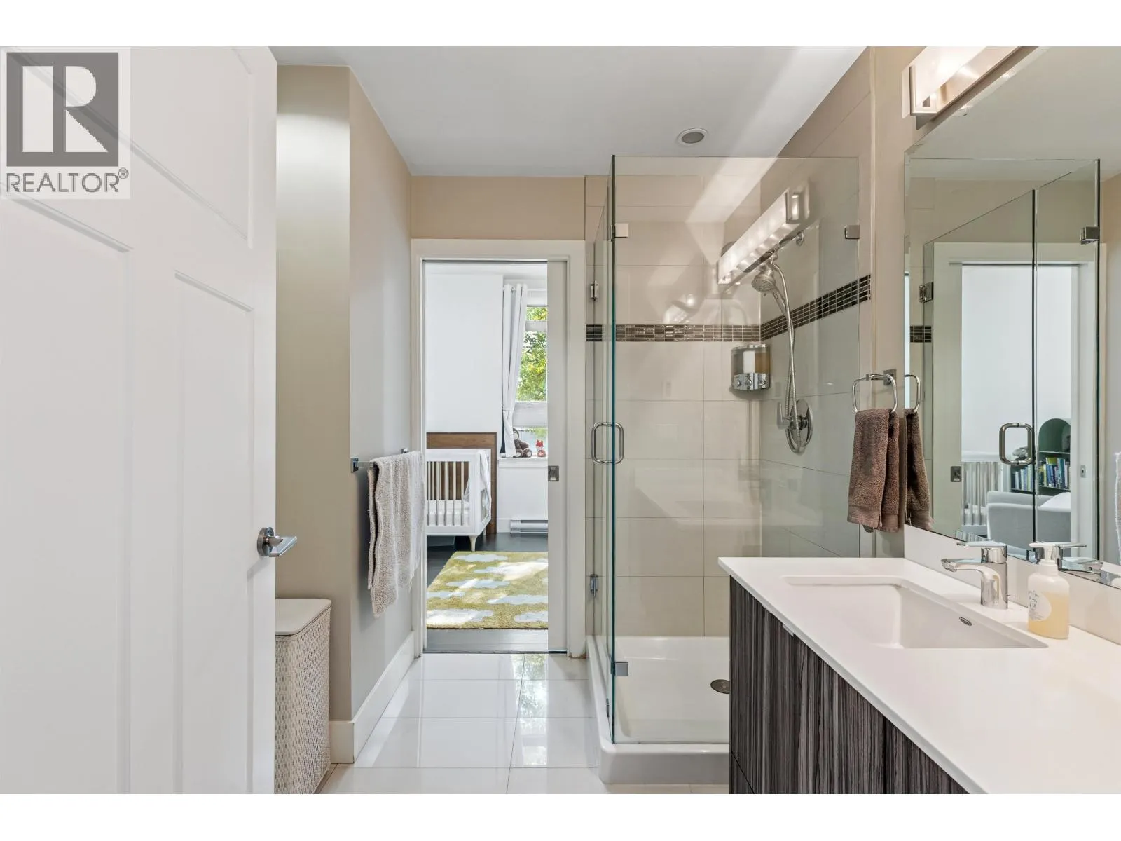 214 2250 COMMERCIAL DRIVE