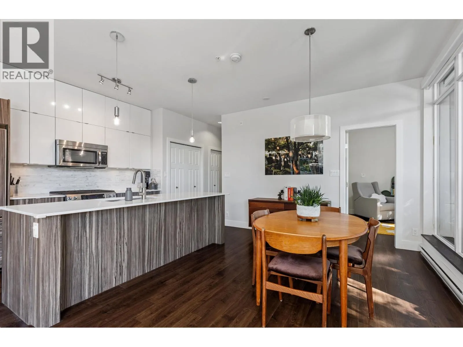 214 2250 COMMERCIAL DRIVE